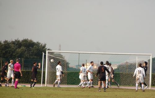 la palla esce dando solo limpressione del gol